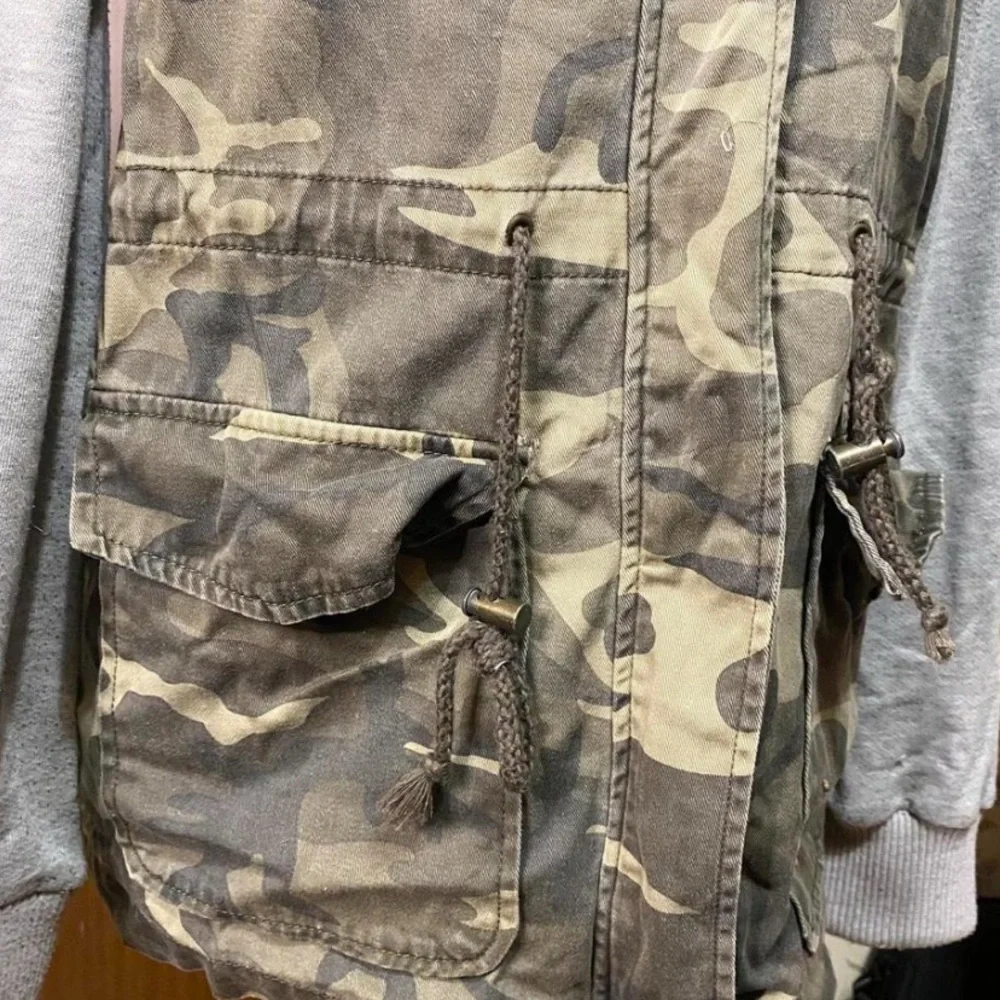 Charlotte Russe Camouflage Utility Jacket with Gray Sleeves - Picture 5 of 7